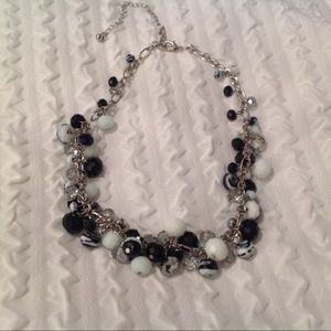 🎄 Black and White Bauble Necklace